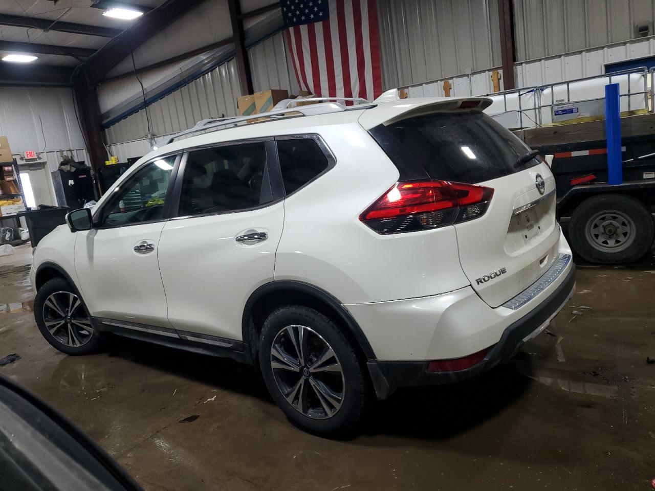 2017 NISSAN ROGUE SV - Фото 2