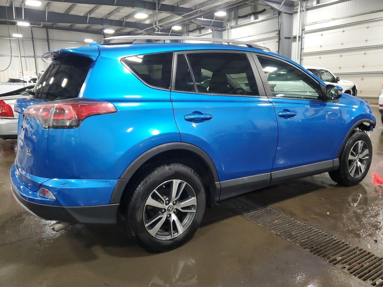 2017 TOYOTA RAV4 XLE - Image 3