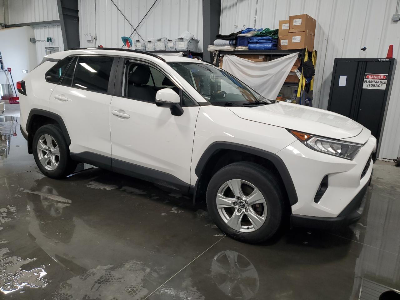 2020 TOYOTA RAV4 XLE - Image 4