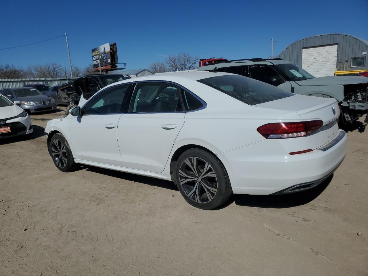 2022 VOLKSWAGEN PASSAT SE - Фото 2