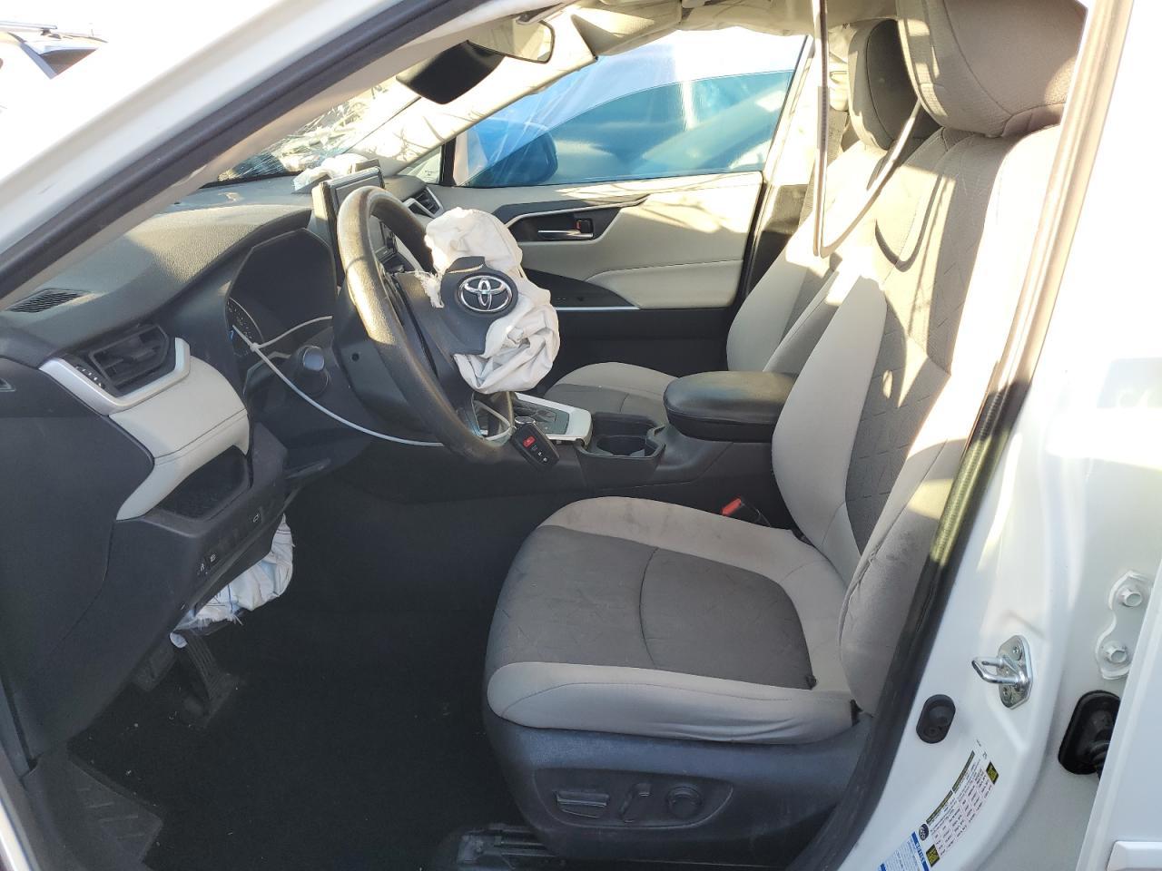 2020 TOYOTA RAV4 XLE - Image 7