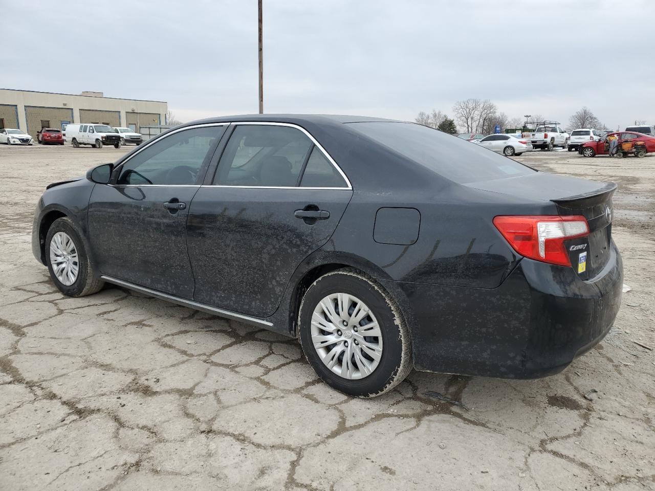 2013 TOYOTA CAMRY L - Фото 2
