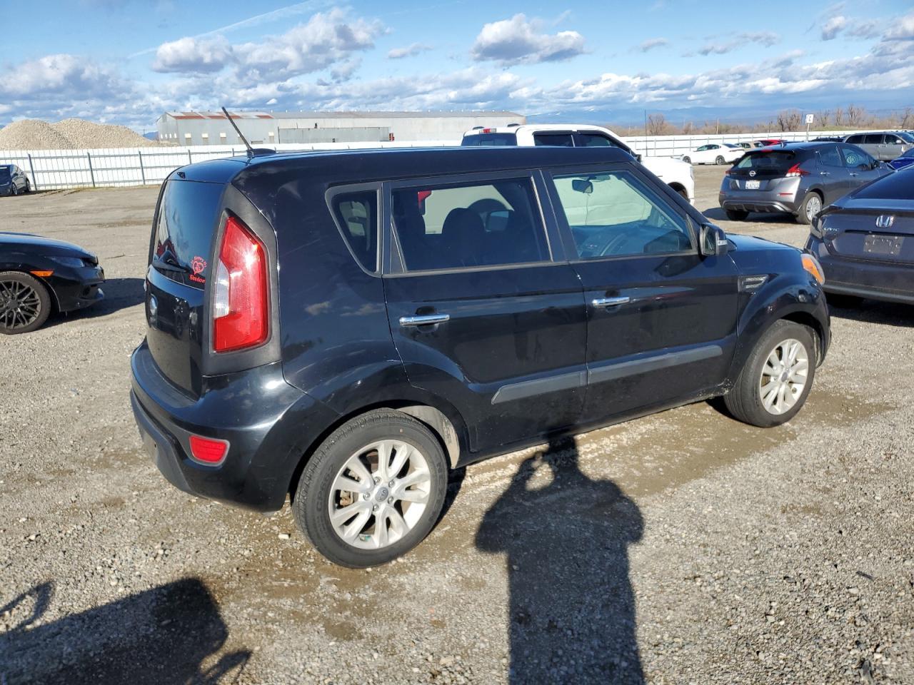 2013 KIA SOUL + - Image 3