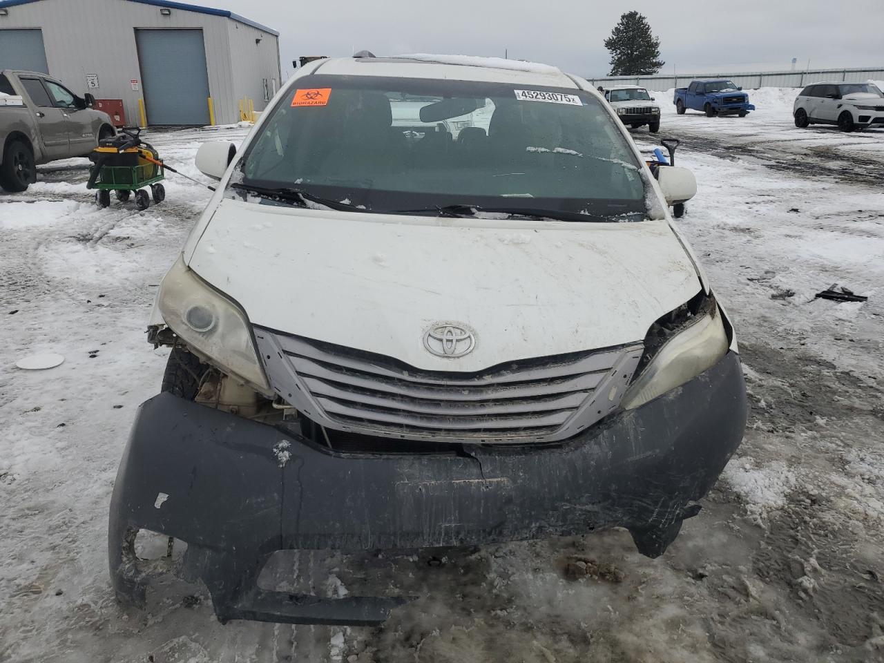 2015 TOYOTA SIENNA XLE - Фото 5