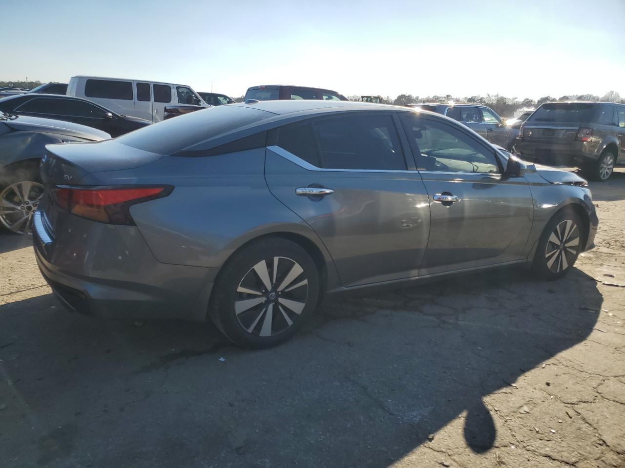 2022 NISSAN ALTIMA SV - Фото 3