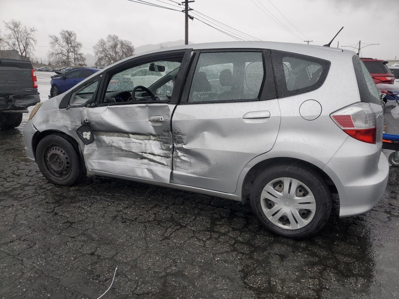 2011 HONDA FIT - Фото 2
