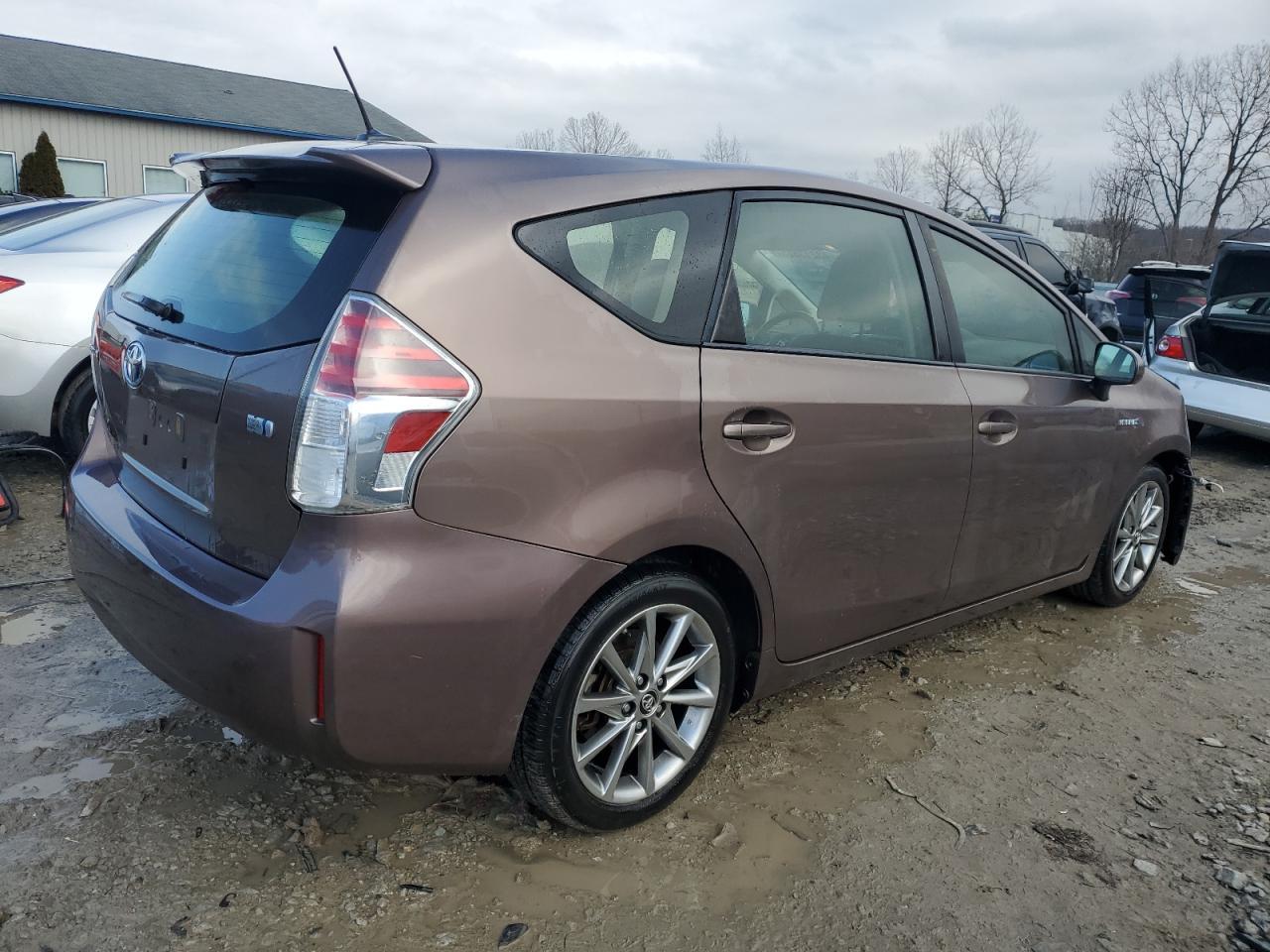 2015 TOYOTA PRIUS V - Image 3