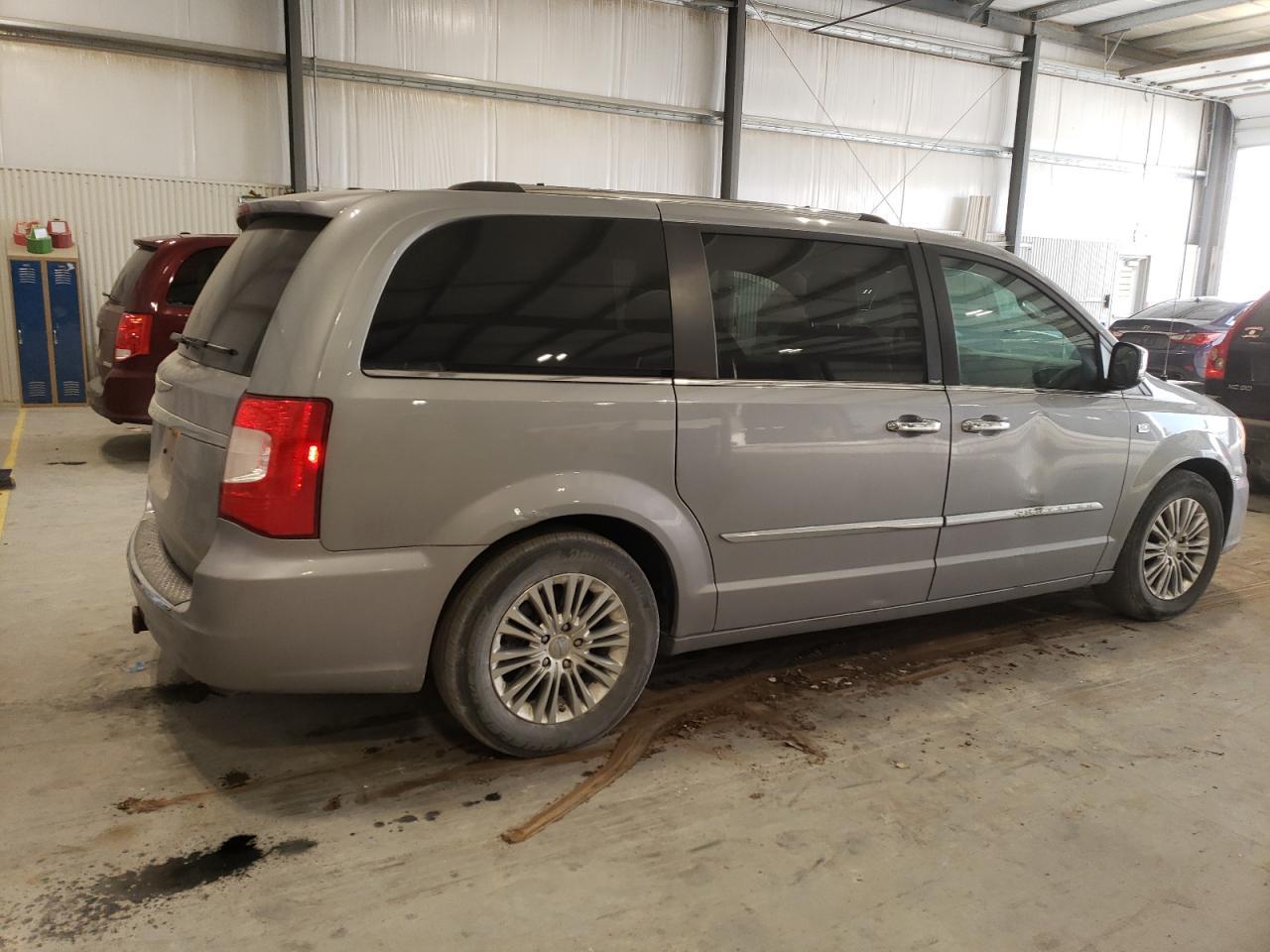 2014 CHRYSLER TOWN & COU - Image 3