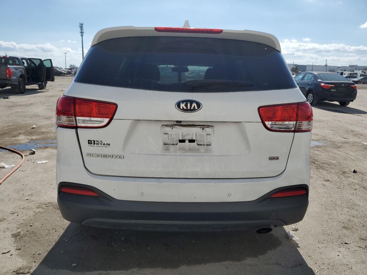 2016 KIA SORENTO LX - Image 6