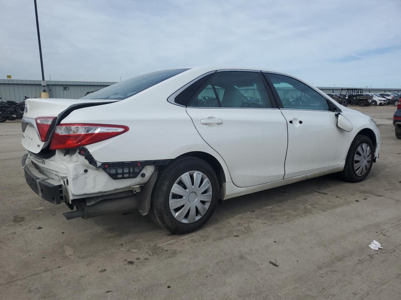 2016 TOYOTA CAMRY LE - Фото 3