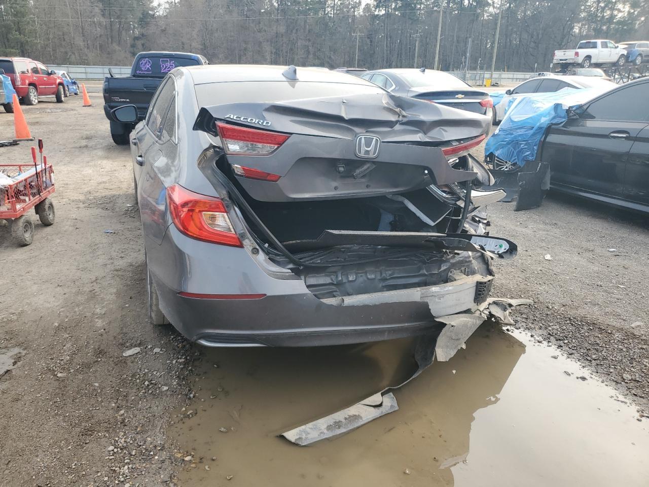 2018 HONDA ACCORD LX - Image 6