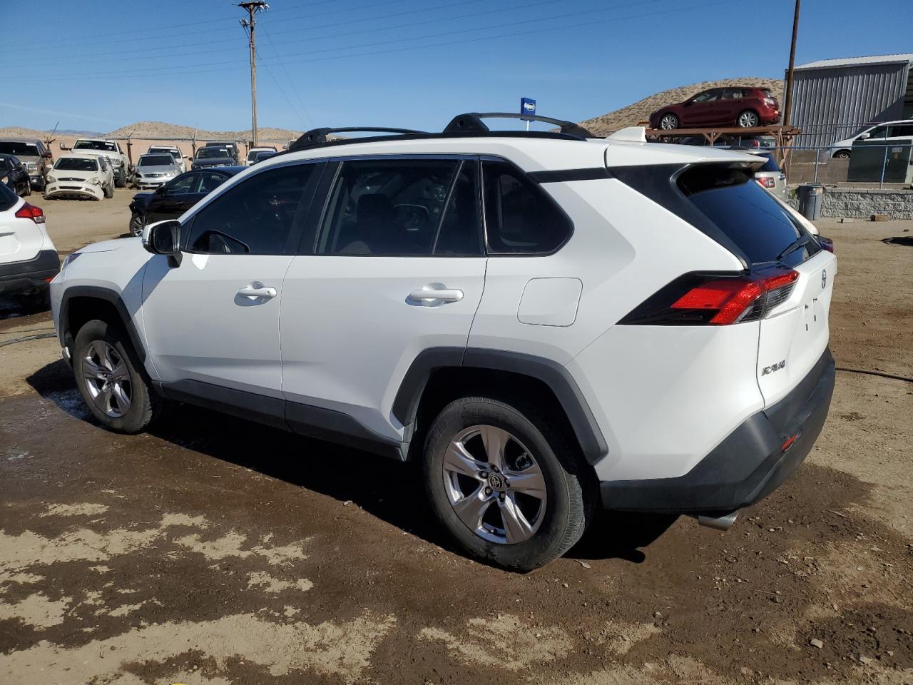 2022 TOYOTA RAV4 XLE - Фото 2