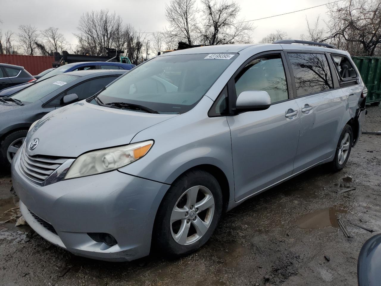 2015 TOYOTA SIENNA LE