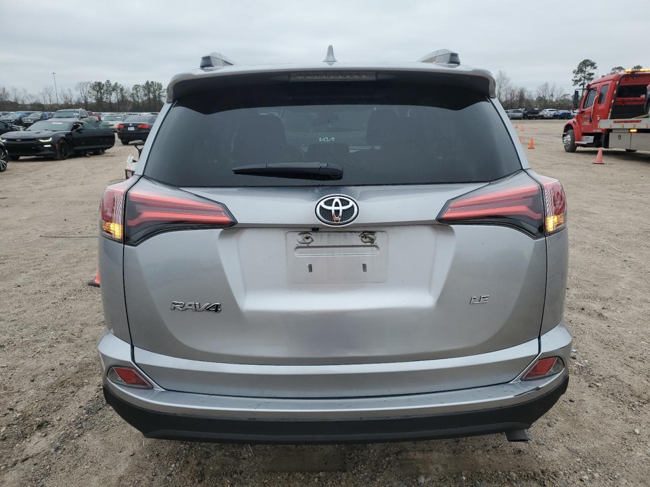 2017 TOYOTA RAV4 LE - Фото 6