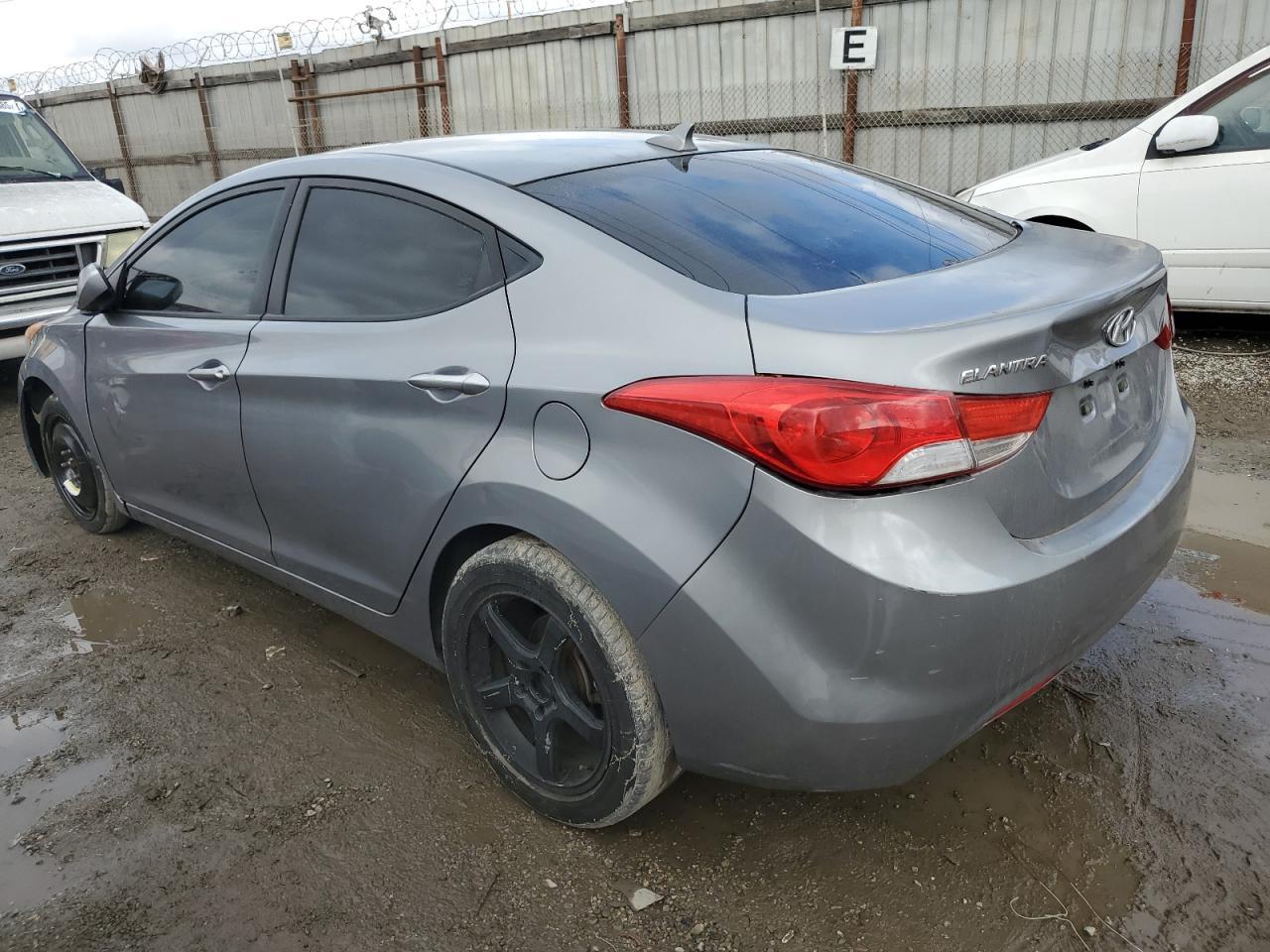 2013 HYUNDAI ELANTRA GL - Image 2