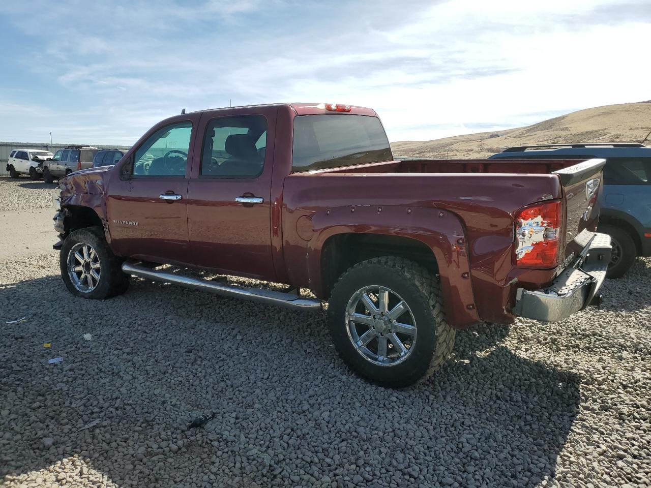 2013 CHEVROLET SILVERADO - Image 2