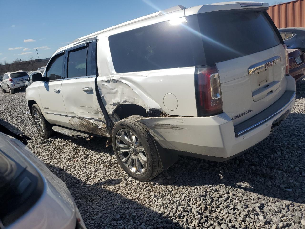 2016 GMC YUKON XL D - Фото 2