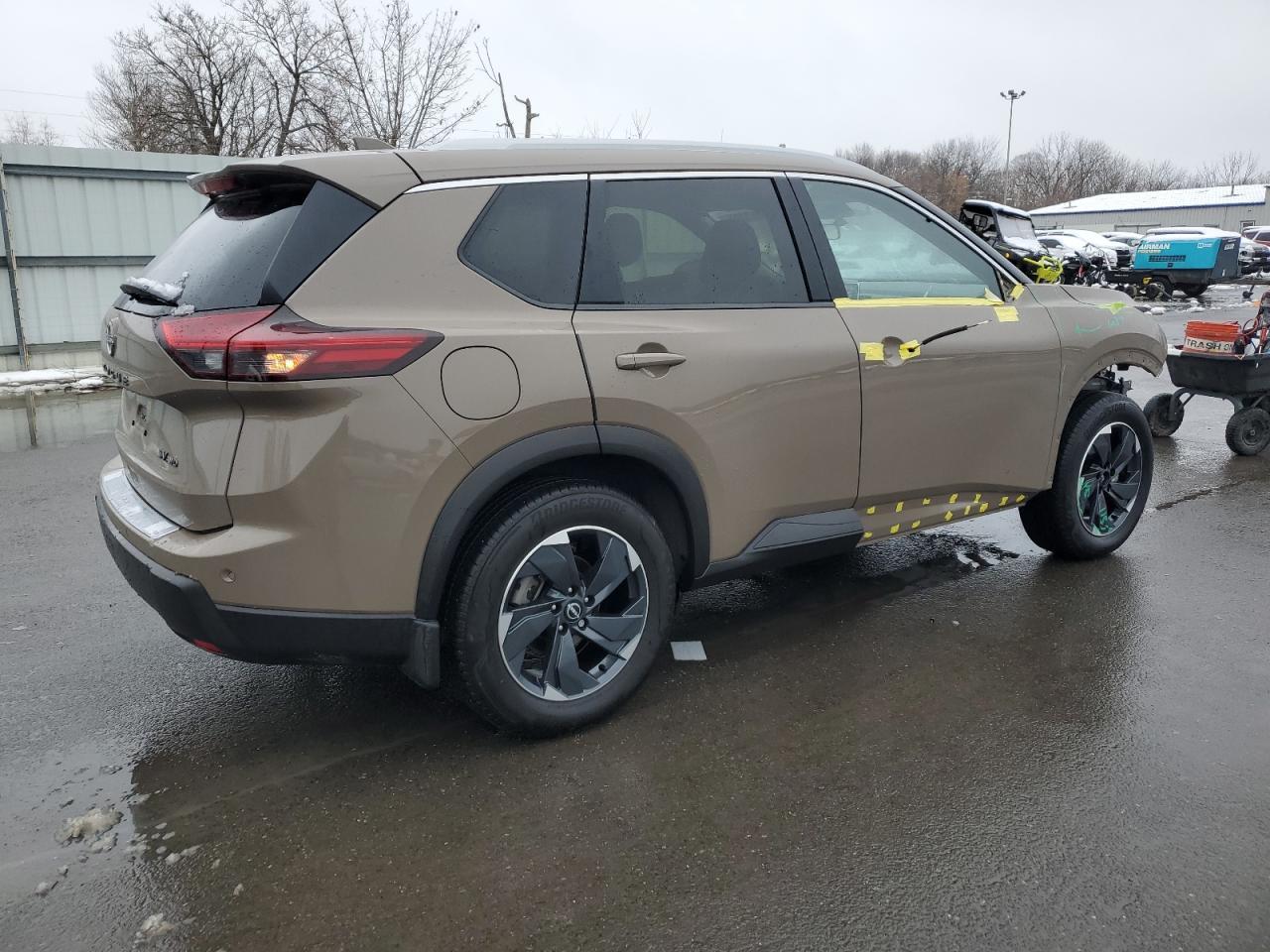 2024 NISSAN ROGUE SV - Фото 3