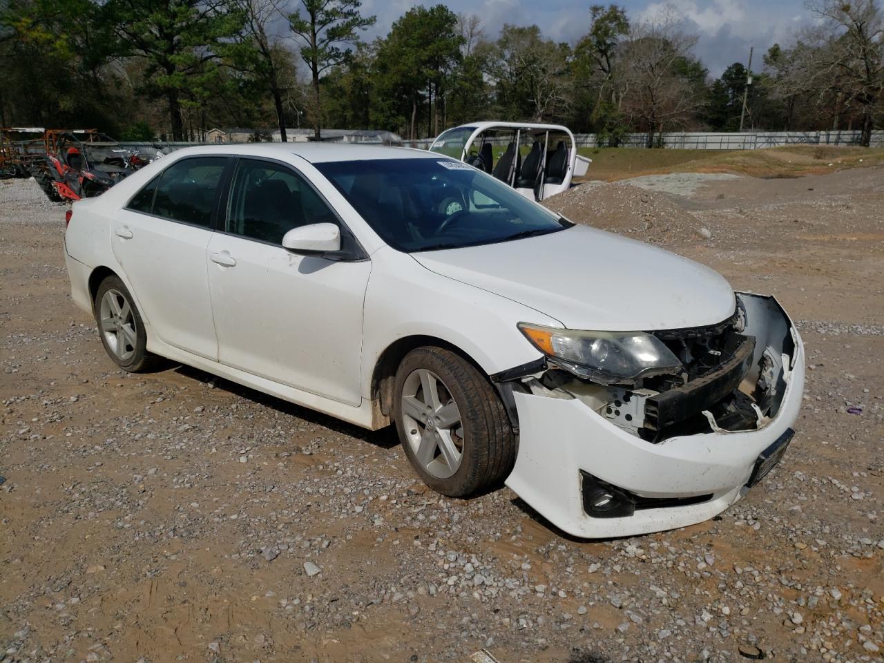 2014 TOYOTA CAMRY L - Image 4