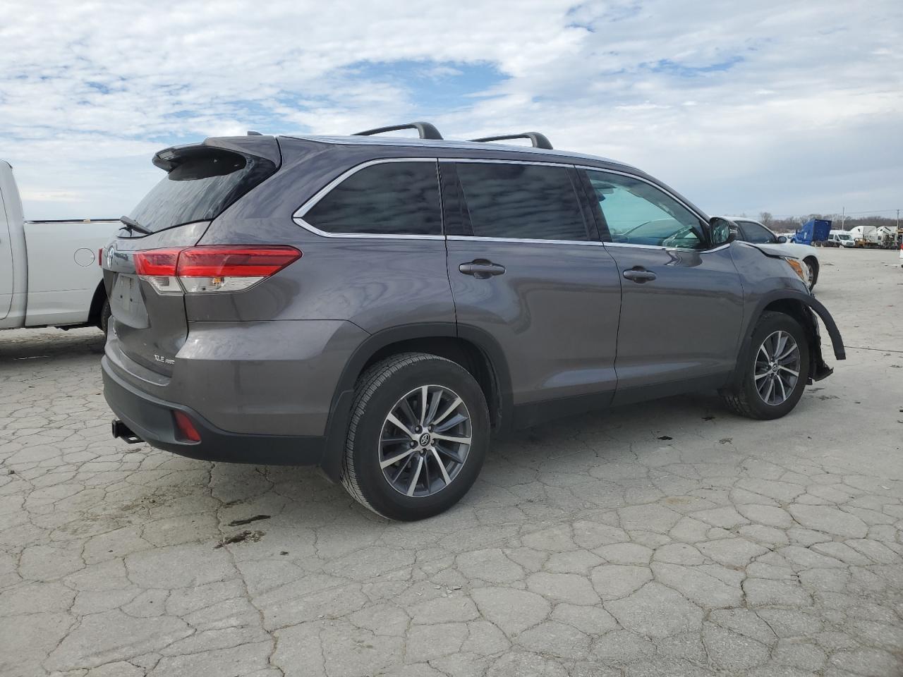 2019 TOYOTA HIGHLANDER - Фото 3