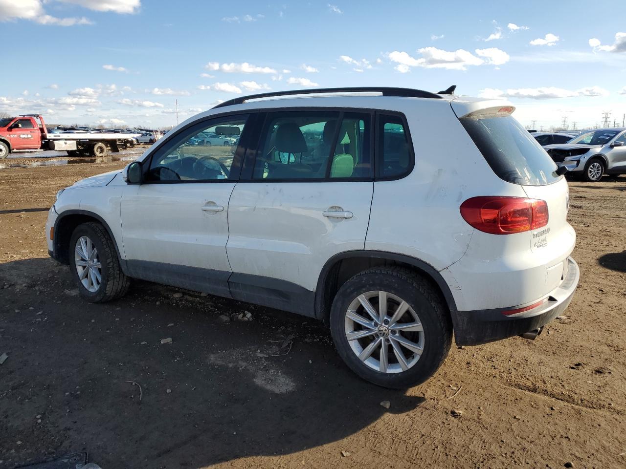 2015 VOLKSWAGEN TIGUAN S - Фото 2
