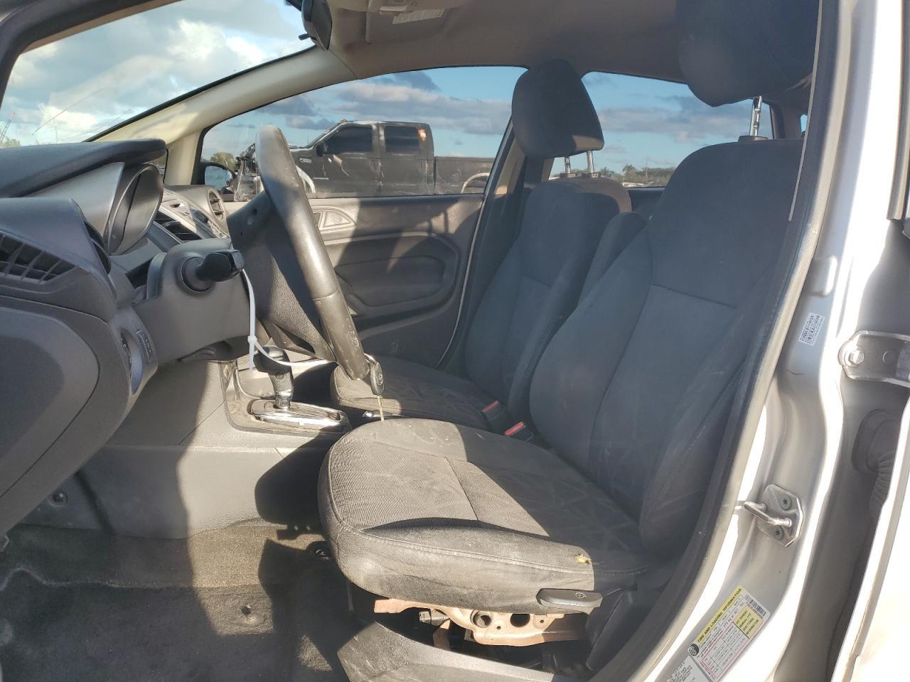2013 FORD FIESTA SE - Фото 7