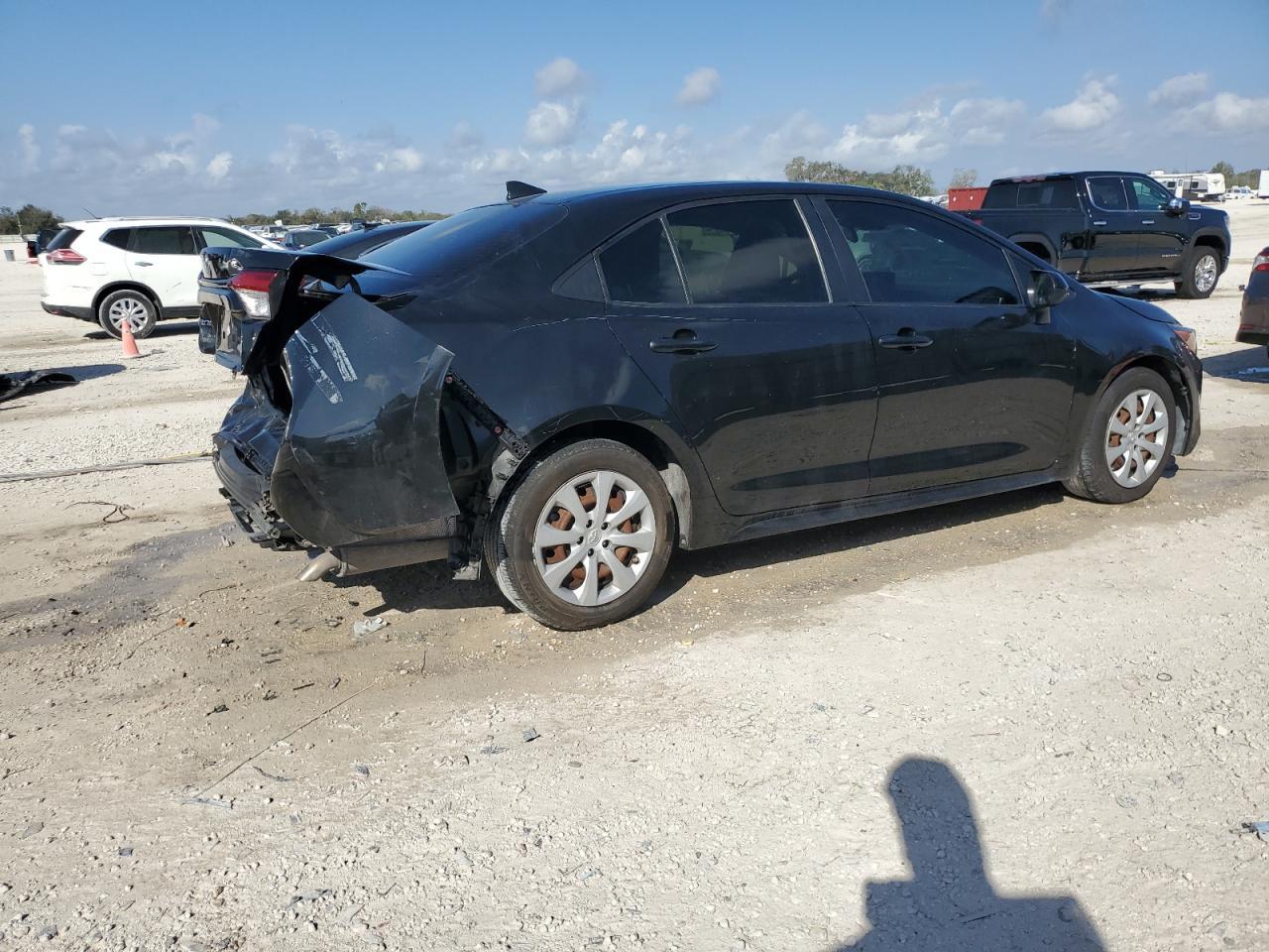 2022 TOYOTA COROLLA LE - Фото 3