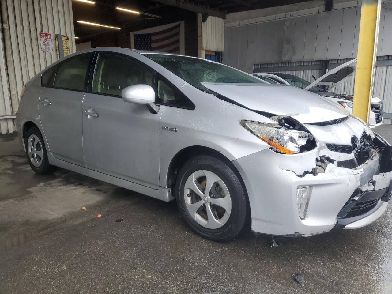 2013 TOYOTA PRIUS - Image 4