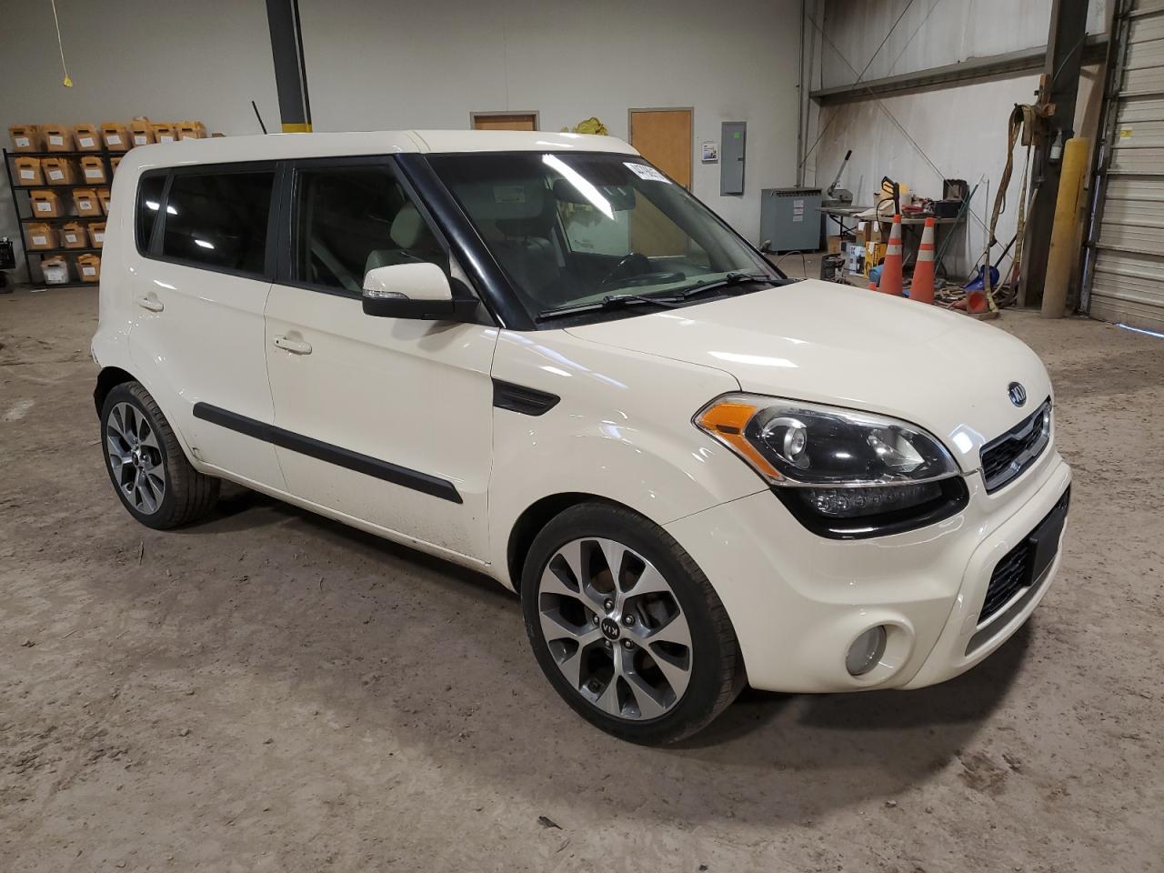 2013 KIA SOUL + - Image 4