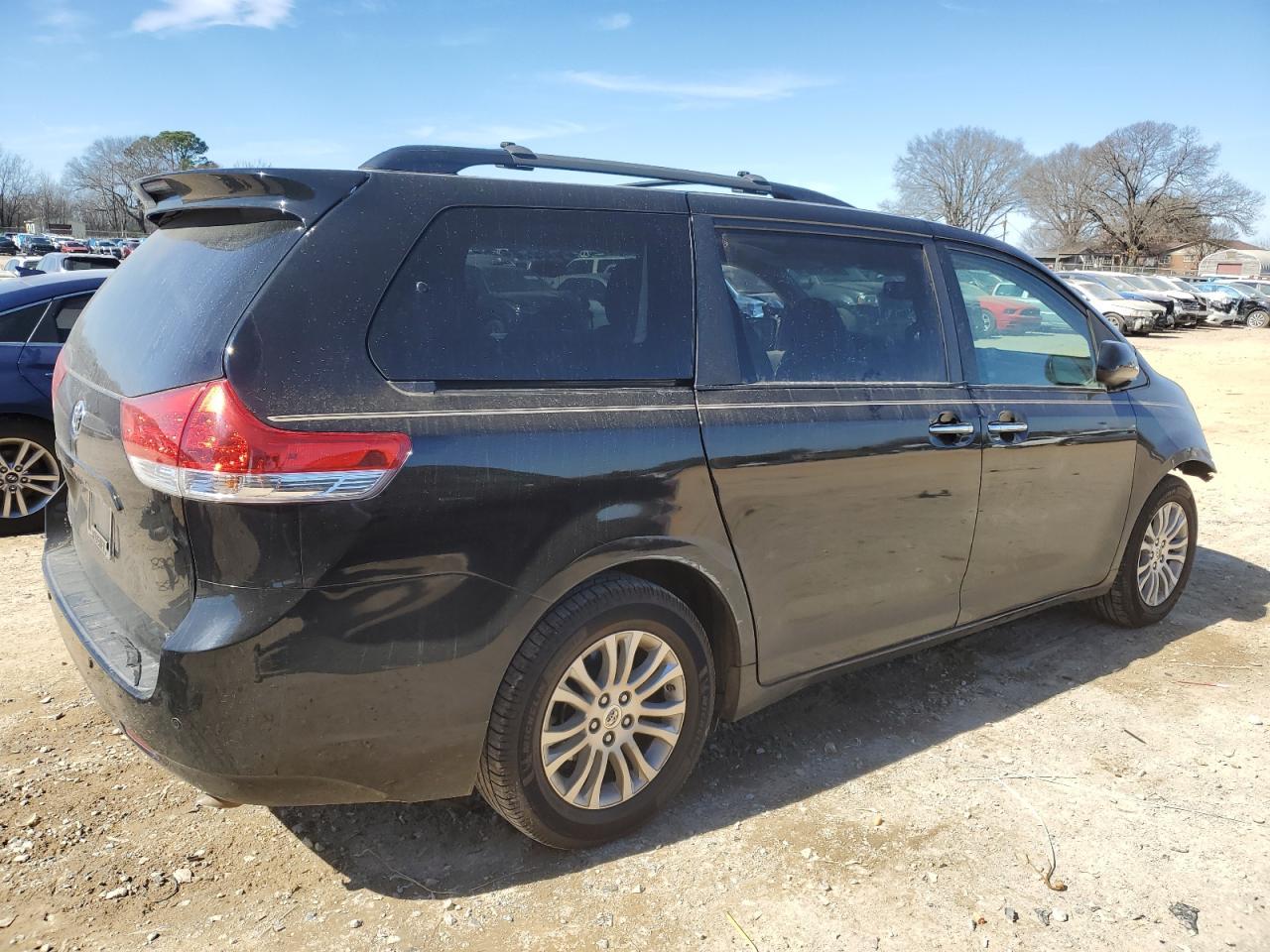 2011 TOYOTA SIENNA XLE - Фото 3