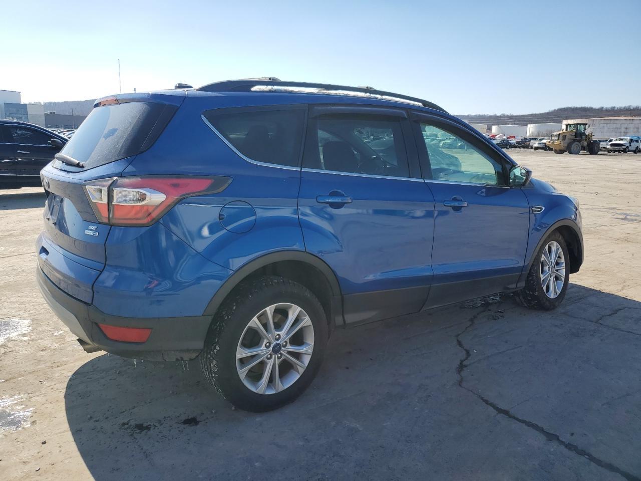 2017 FORD ESCAPE SE - Фото 3