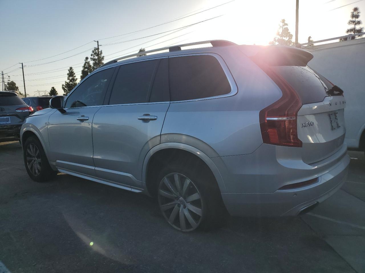 2016 VOLVO XC90 T6 - Фото 2