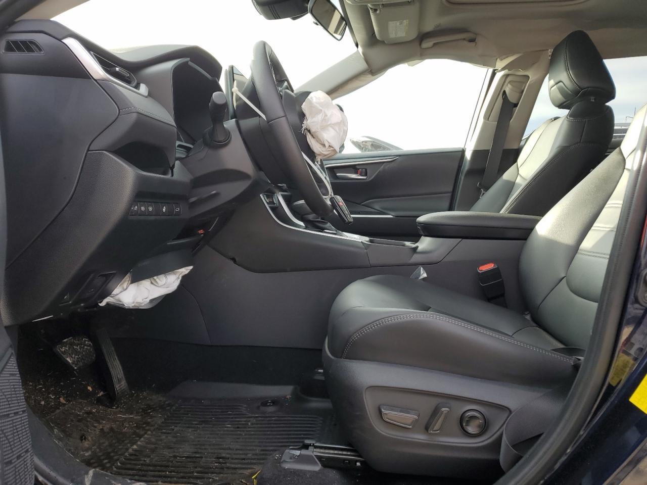 2024 TOYOTA RAV4 XLE P - Фото 7