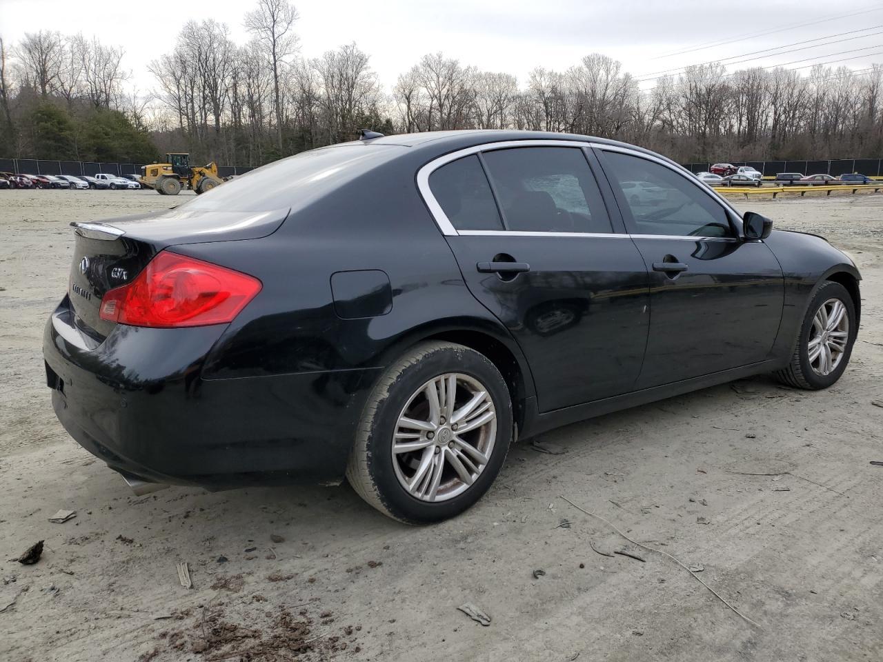 2011 INFINITI G37 - Image 3