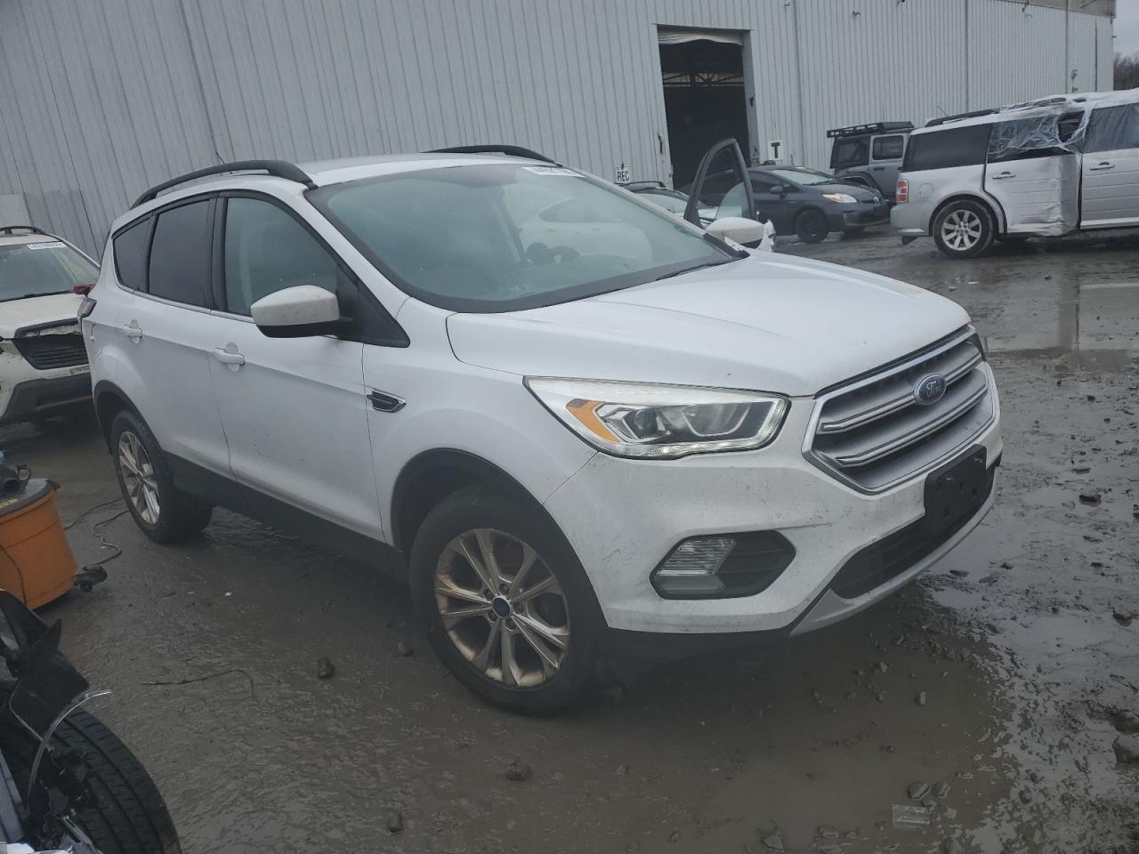 2017 FORD ESCAPE SE - Фото 4