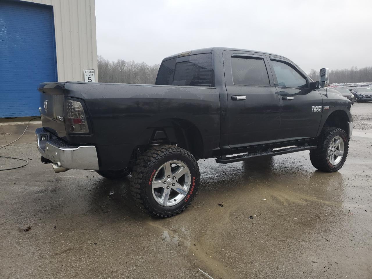 2017 RAM 1500 SLT - Image 3
