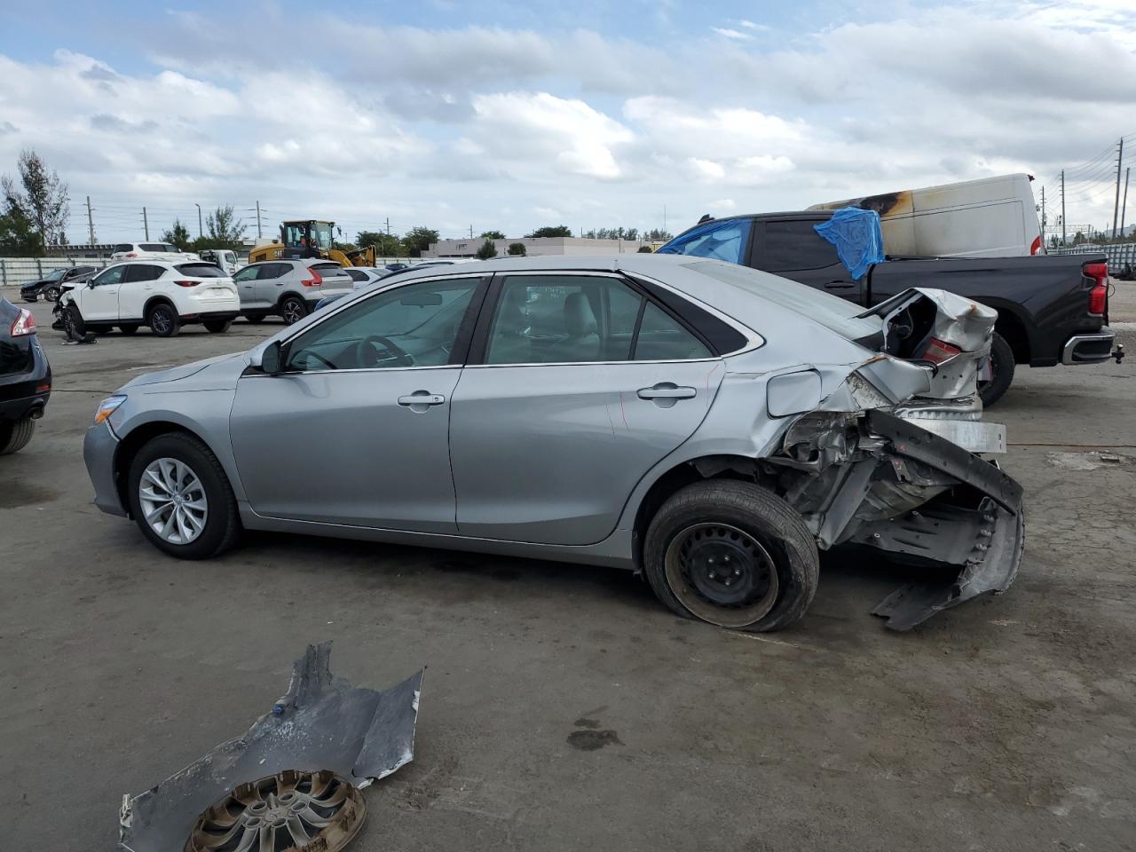 2016 TOYOTA CAMRY LE - Image 2