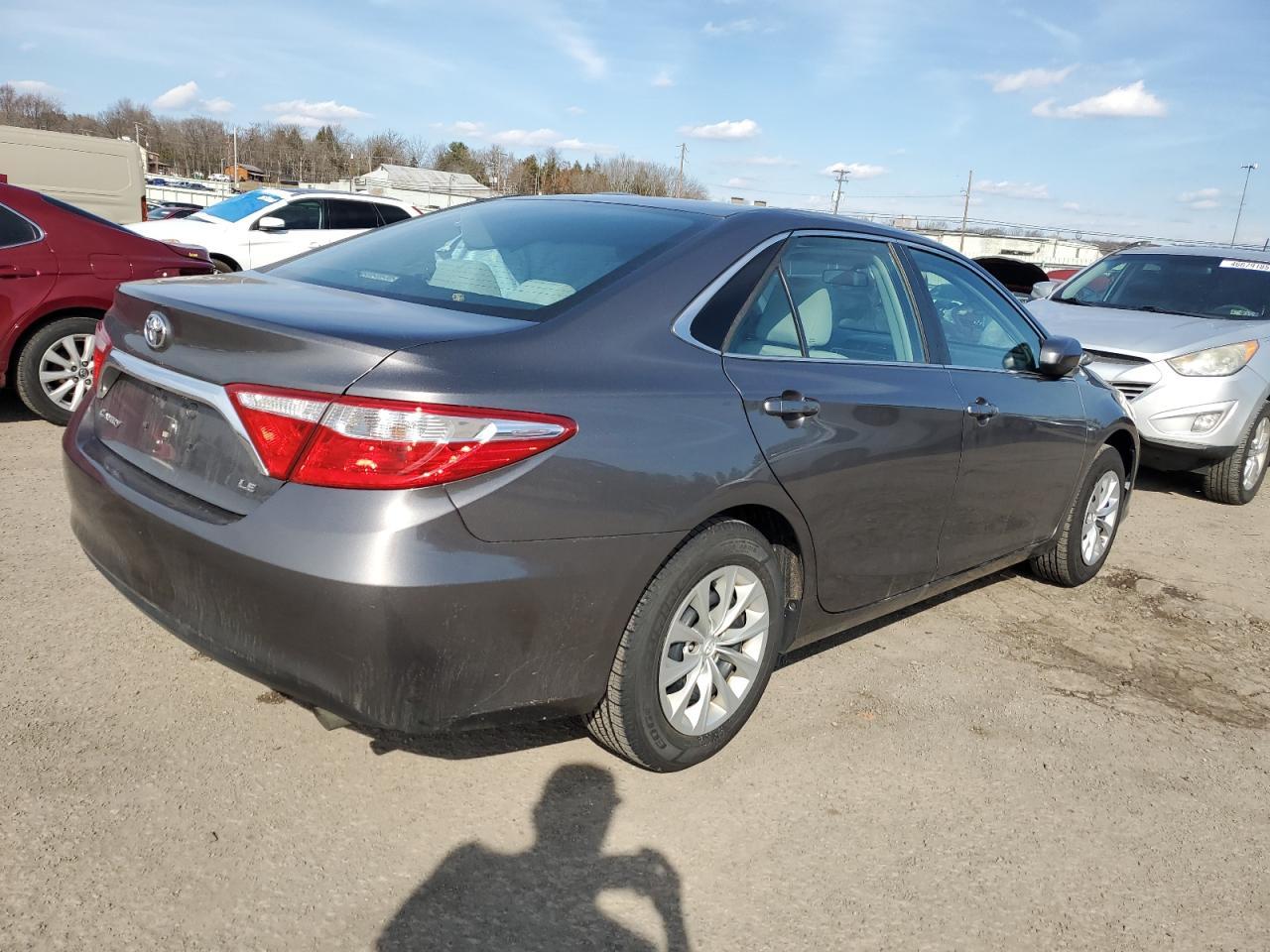 2017 TOYOTA CAMRY LE - Фото 3