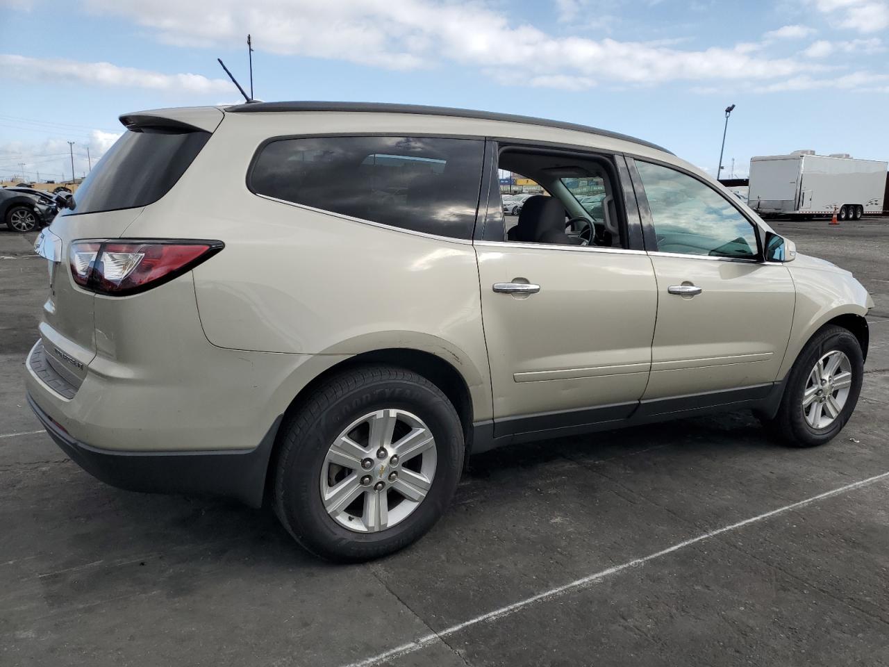 2014 CHEVROLET TRAVERSE L - Image 3