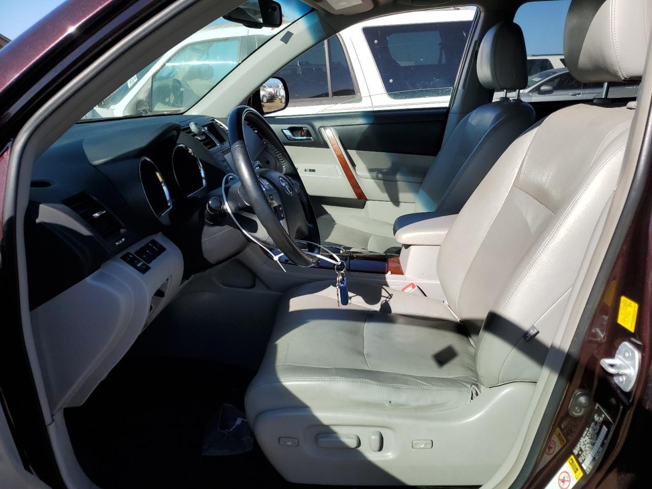 2011 TOYOTA HIGHLANDER - Фото 7