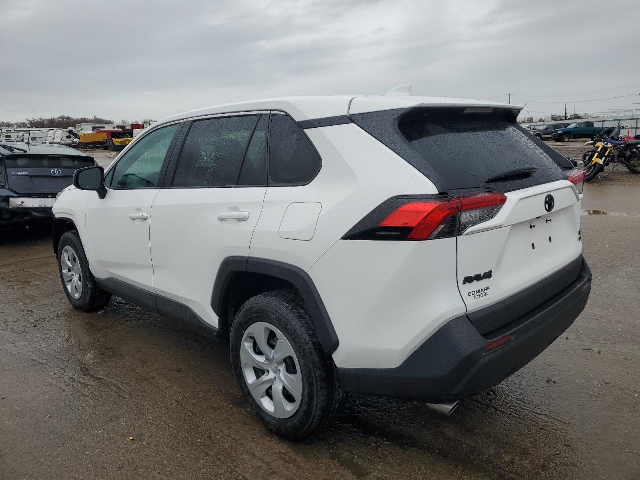 2023 TOYOTA RAV4 LE - Фото 2