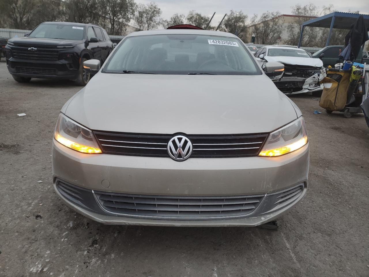 2014 VOLKSWAGEN JETTA SE - Фото 5