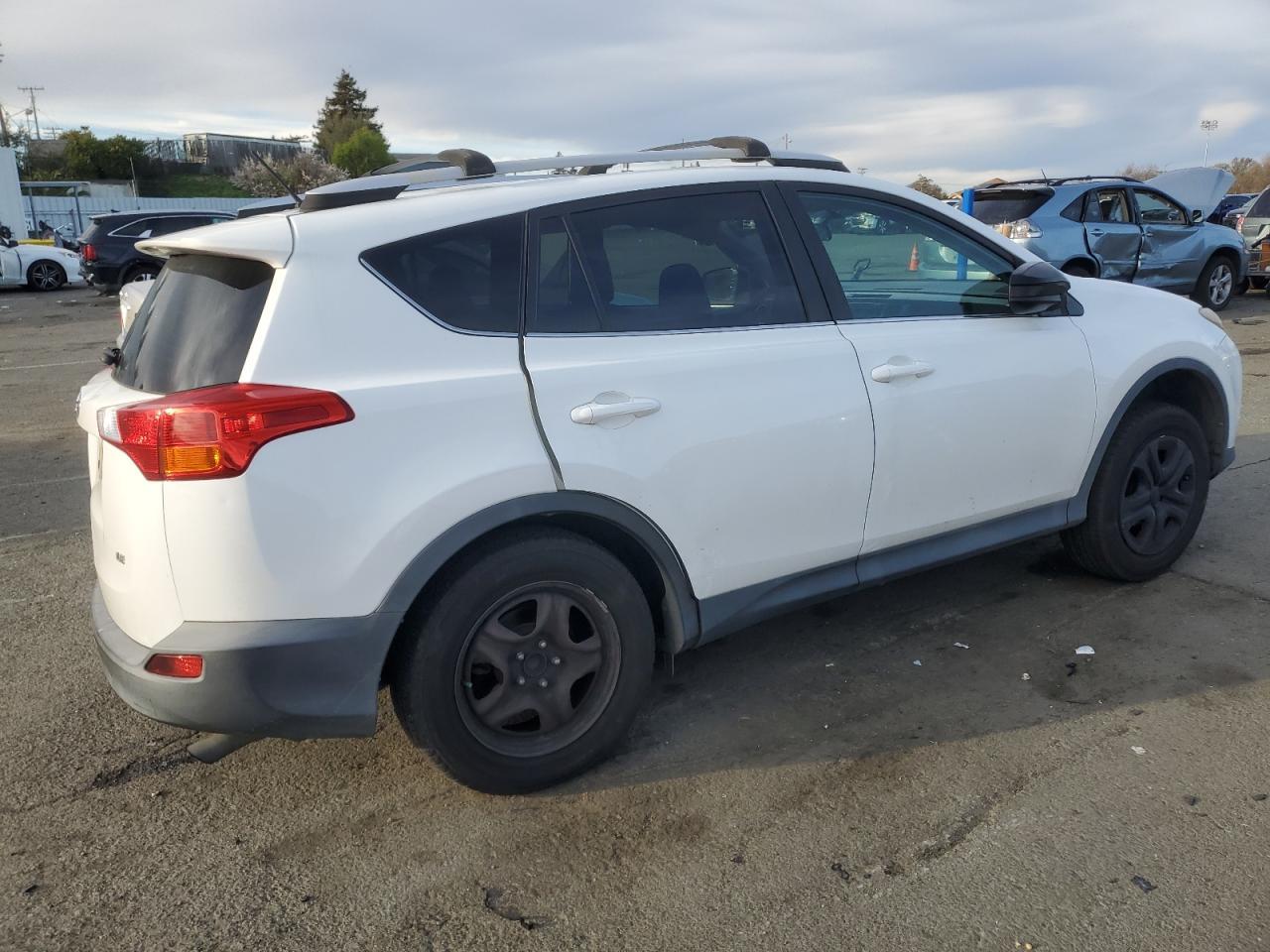 2015 TOYOTA RAV4 LE - Image 3