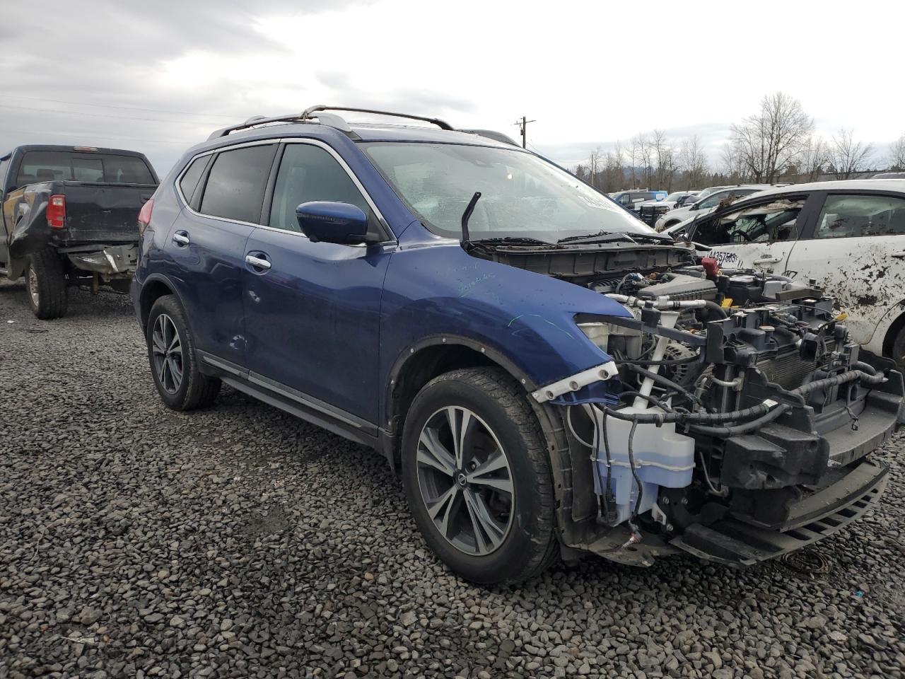 2017 NISSAN ROGUE SV - Image 4