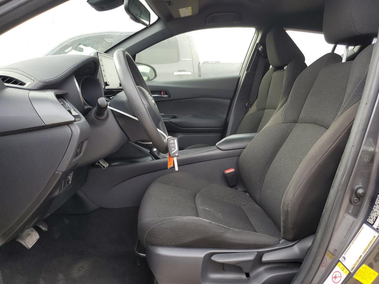 2019 TOYOTA C-HR XLE - Image 7
