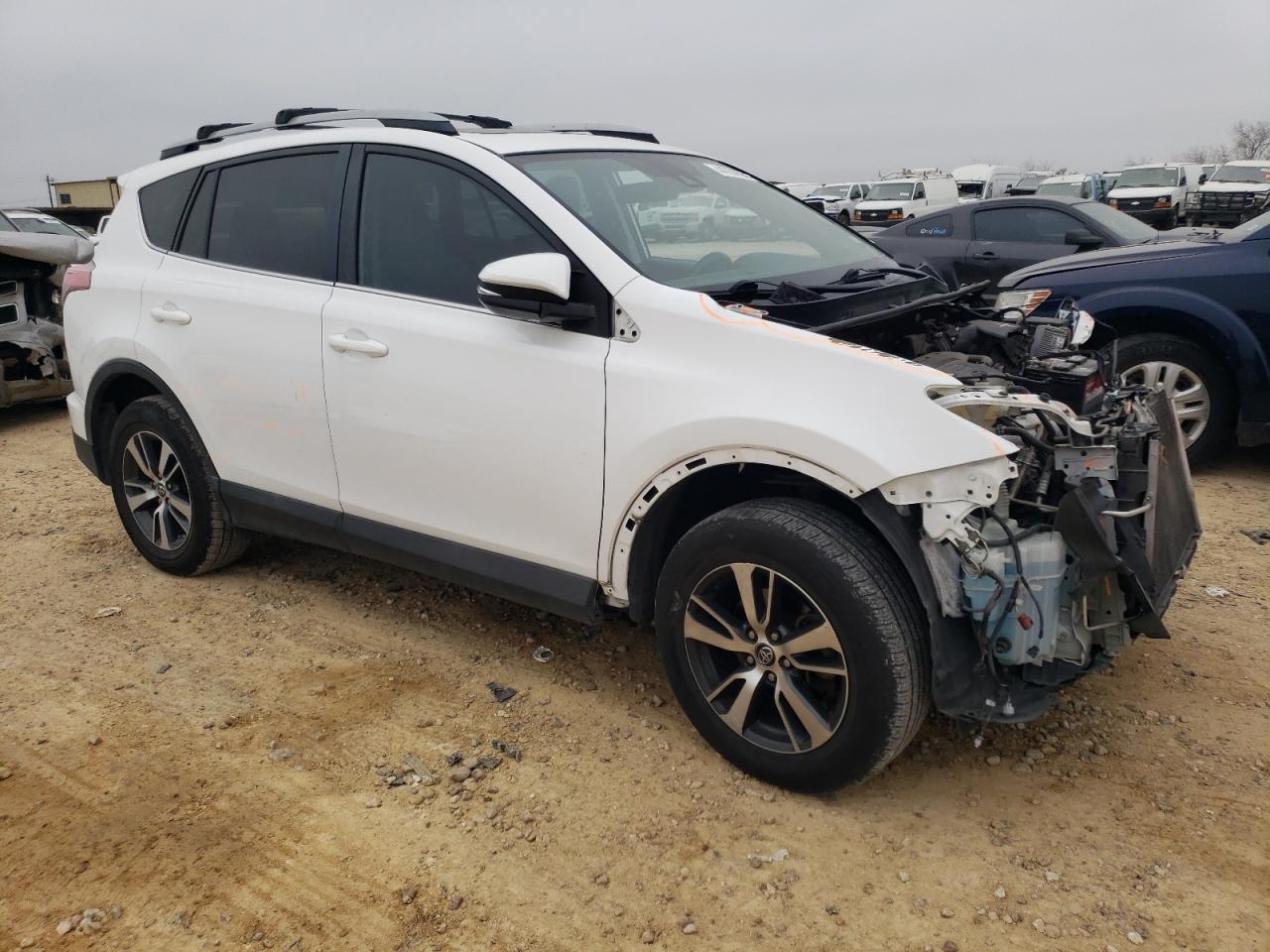 2017 TOYOTA RAV4 XLE - Фото 4