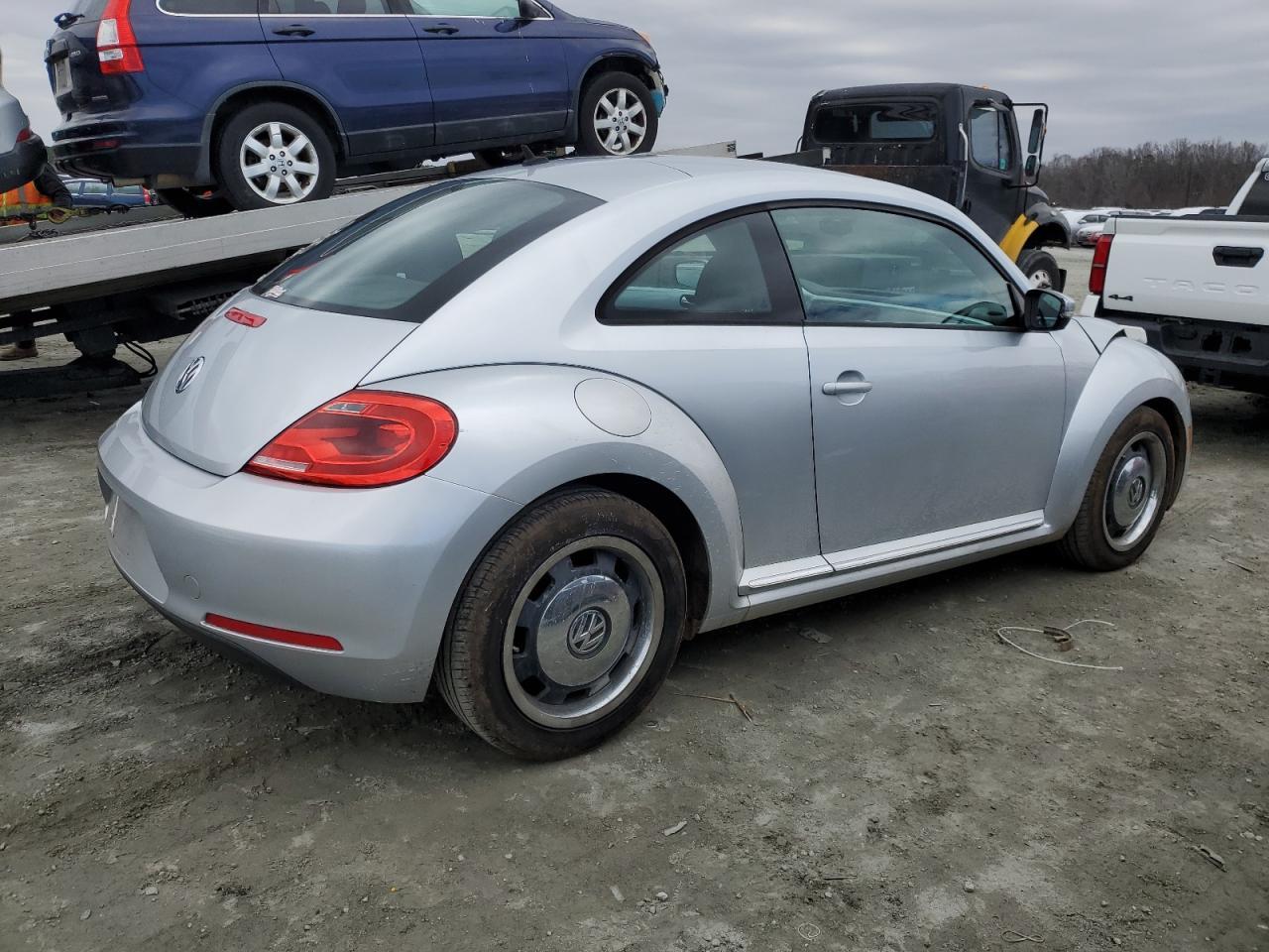 2012 VOLKSWAGEN BEETLE - Image 3