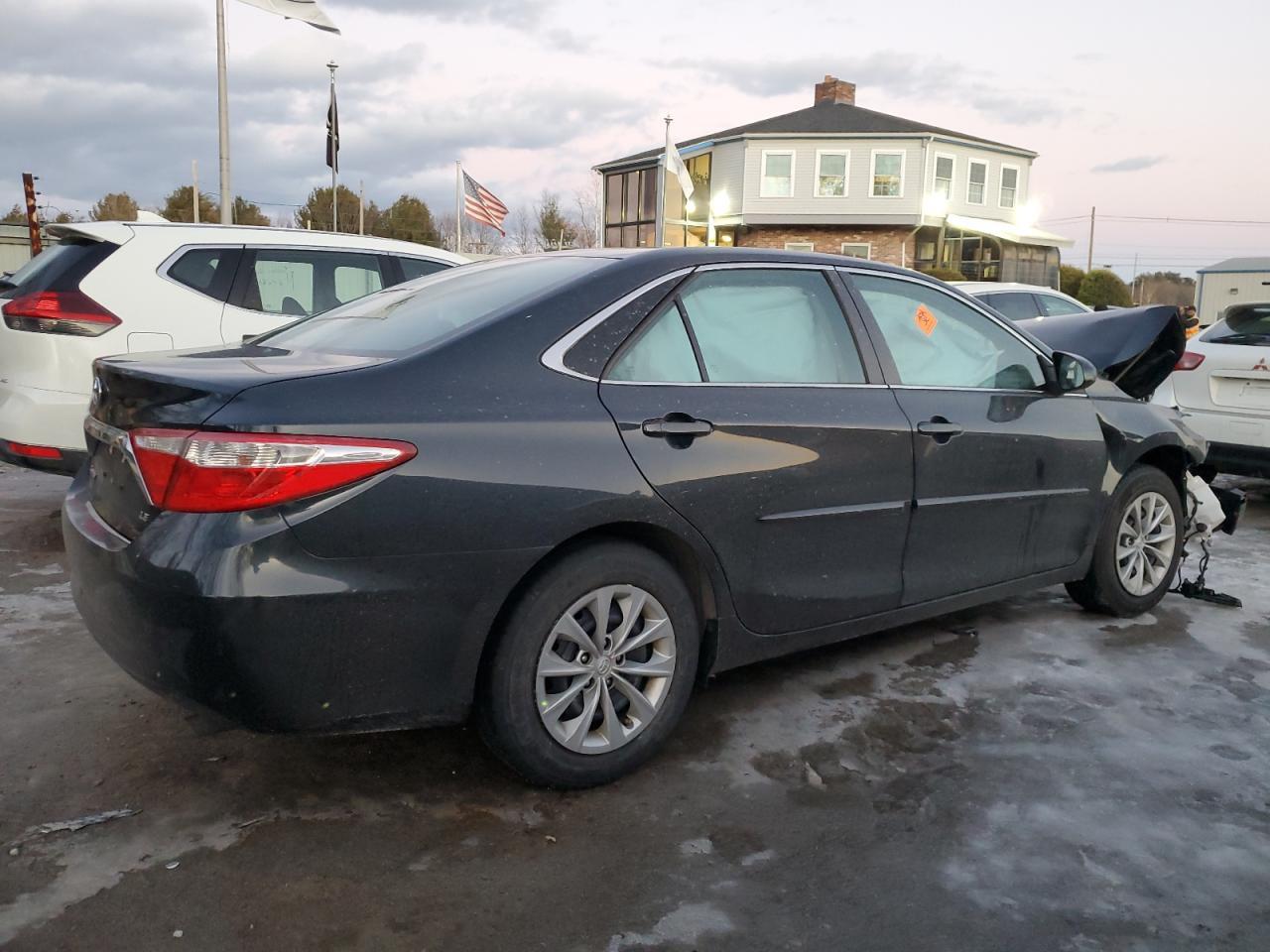 2017 TOYOTA CAMRY LE - Фото 3