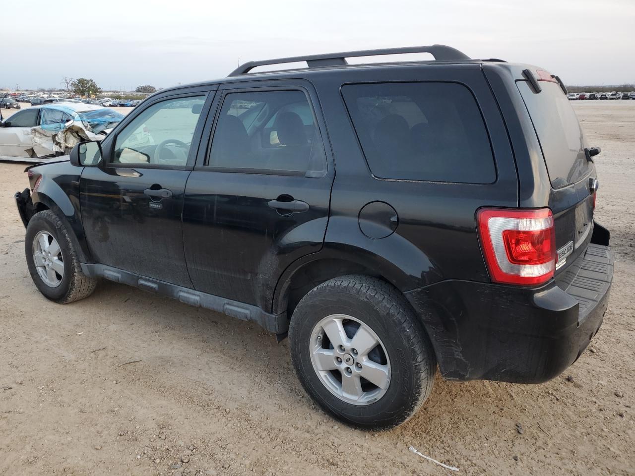 2010 FORD ESCAPE XLT - Image 2