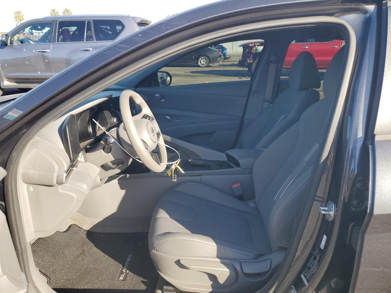 2023 HYUNDAI ELANTRA SE - Фото 7